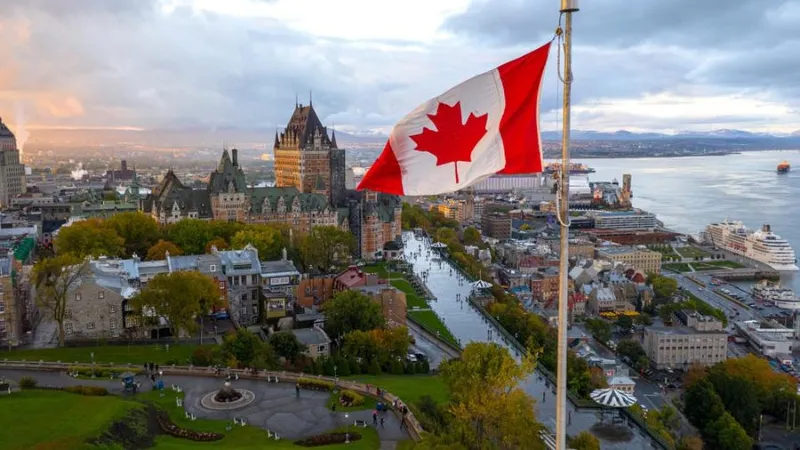 Canada cách Việt Nam mấy tiếng? Lệch mấy múi giờ?