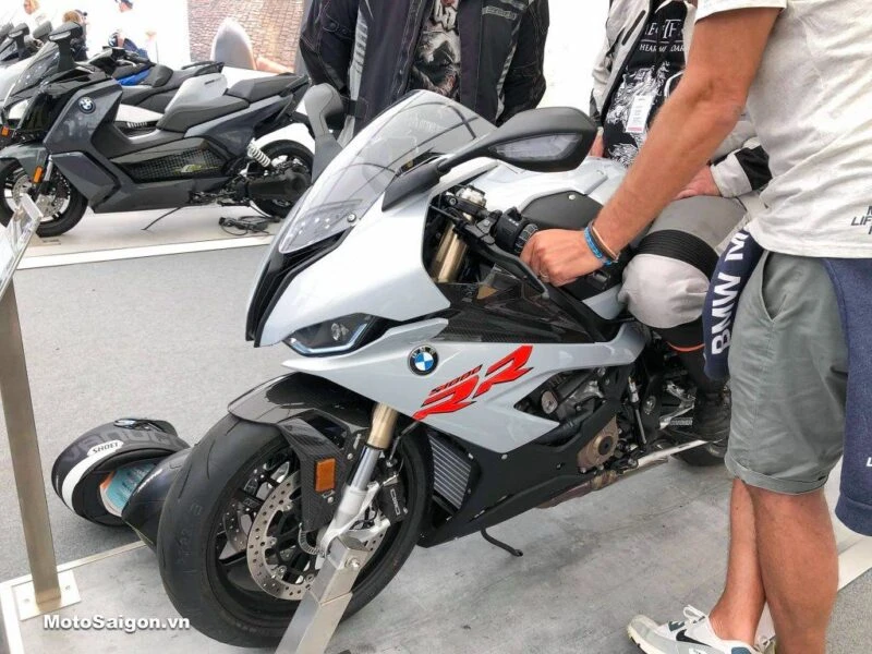 Đánh giá xe BMW S1000RR: “siêu cá mập” giá từ 949 triệu