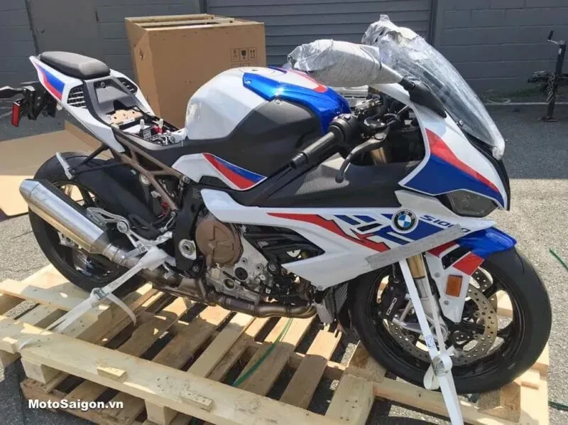 Đánh giá xe BMW S1000RR: “siêu cá mập” giá từ 949 triệu