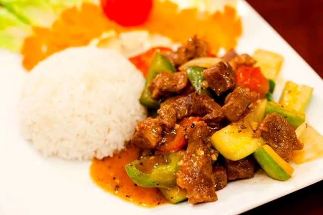 Cách làm món cơm bò lúc lắc ngon chuẩn công thức tại nhà