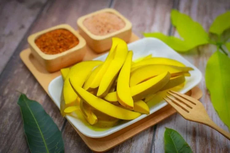 Thèm chua trong thai kỳ: Dấu hiệu trai hay gái?